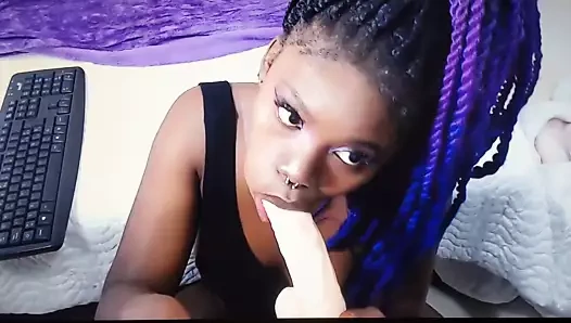 Emy beyaz dildo emiyor