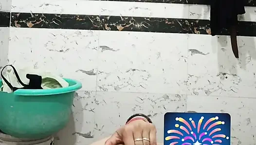 Priya bhabi güzel vücut gösterisi