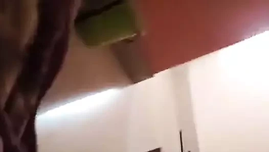 Rupa boudi kahrolası ve binicilik üzerinde onu eski erkek arkadaşı