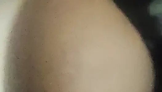 Üvey erkek arkadaşı amcığını üvey sevgilisine gösterdi ve masaj yaptırıyor