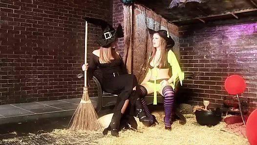 İki cadı ölümlü ziyaretçilerinin dileklerini yerine getirsin