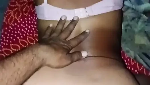 Hintli kadın geceyi ateşli yenge ile geçirdi