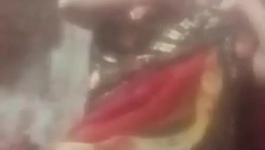 Hintli kız amcığını gösteriyor