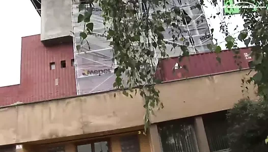 Leonelle wird im Bumsbus richtig zerfickt