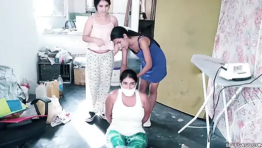 Veletlerin kendi dadısı esaret altında