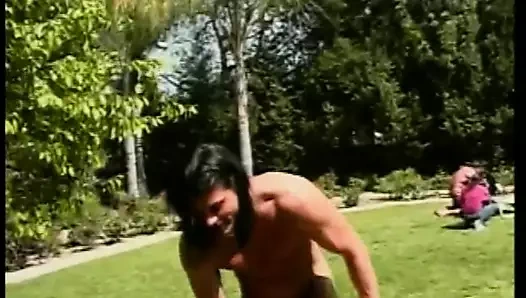 Mutlu cinsel sarışın açık havada doggystyle becerdin alır