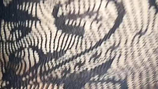 Ateşli nri kız en iyi arkadaşıyla sikişiyor