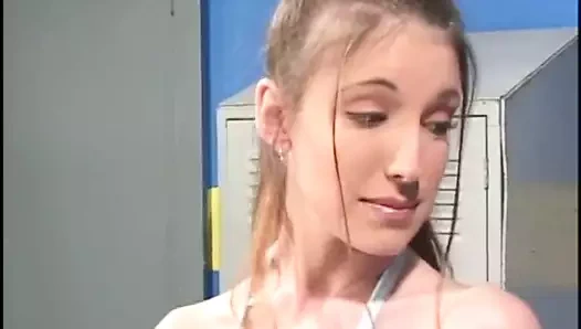 Kız öğretmeninin horozunu sürerken amını ovuşturuyor