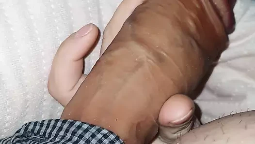 Üvey anne otel odasında üvey oğluna mükemmel büyük zenci yarağıyla mastürbasyon yapıyor