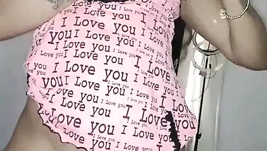 Büyük götlü, New York'lu erkekler tarafından sikilmek istiyor