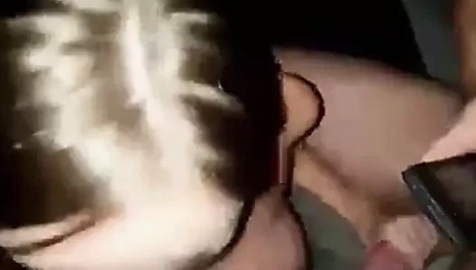 Novio disfruta como cogen a su mujer