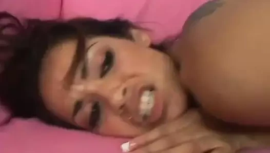 Adam latini arkadan sert sikiyor