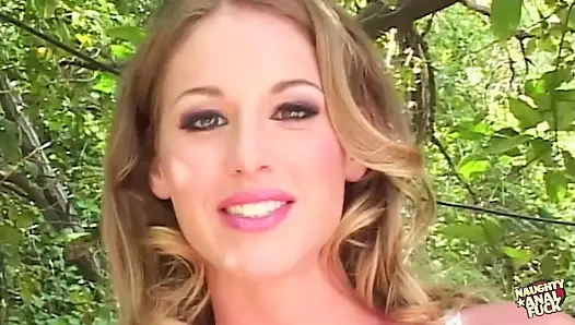 Lauren Phoenix edepsiz anal seks yapmadan önce götünü ve amını yalatıyor