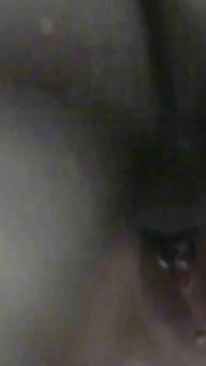 Эмоциональный момент из "милфа Надя поедает кримпай в тройничке ЖЖМ с большим черным членом"