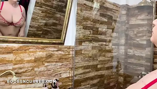 Büyük memeli mükemmel bebek becermek için bekliyor