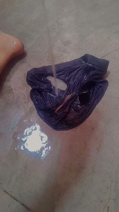 Şortların içinde banyo dışarı çıktı. | Bölüm 1