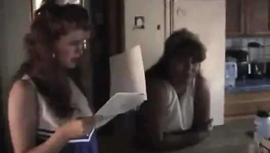 Tıknaz ponpon kızların kamera arkasının tadını çıkarın
