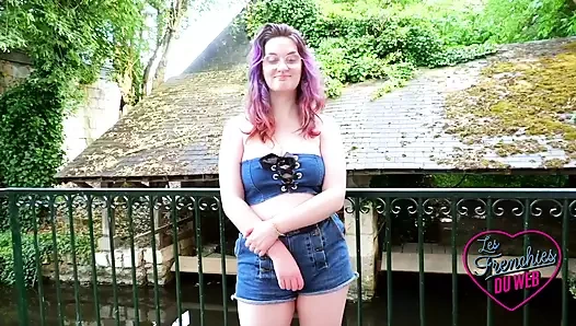 malicia'nın kedi için iki horoz