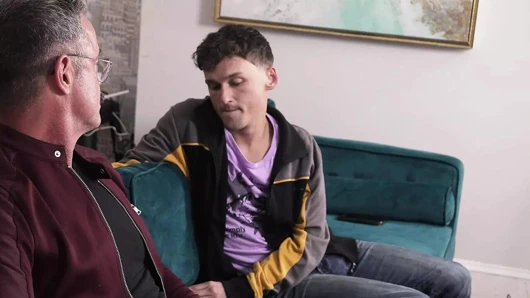 Gaycest üvey kız Reece Scott kirli oral seksten sonra üvey oğlunu sikiyor