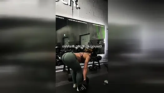 Sıkı genç kızın amcığı büyük yarakla geriliyor - tiktok'ta canlı!