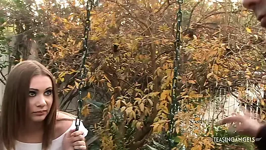 Bu hatunun yapmayı sevdiği şey, yaşlı bir yarağı sıkı göt deliğine almak