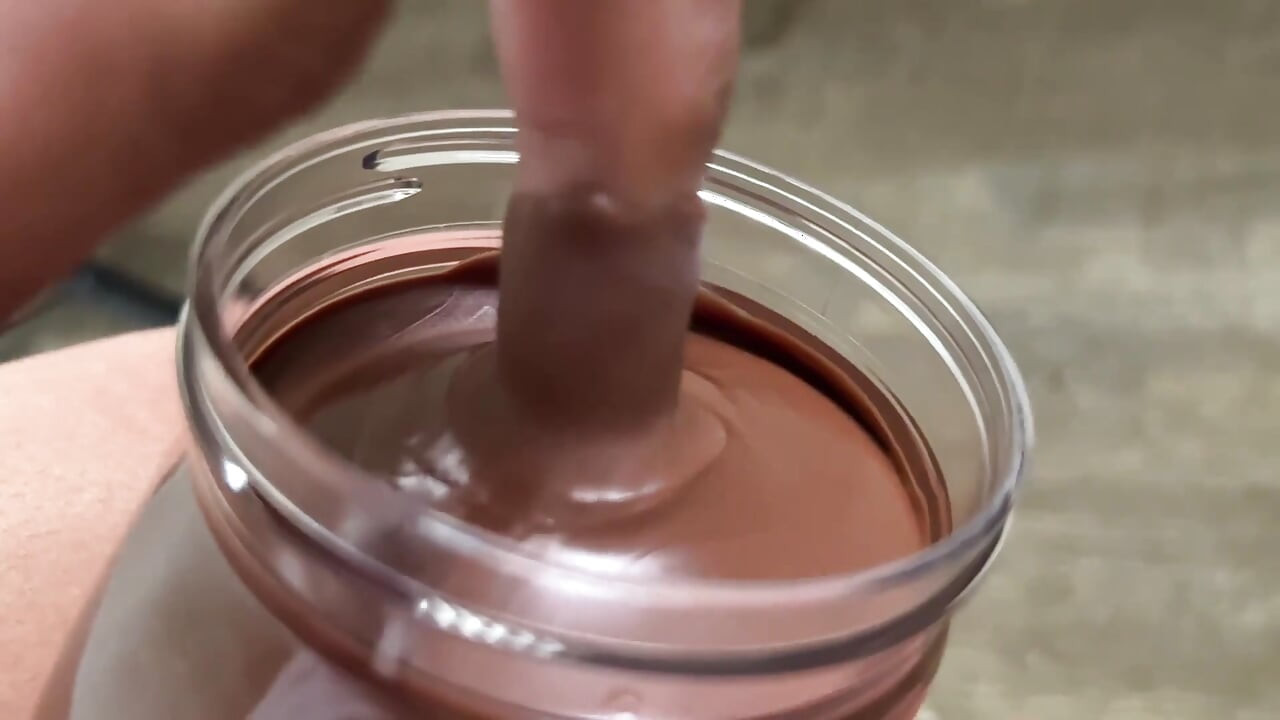 Nutella! Kahvaltıdan önce parmağımı bulayıp götüme soktum