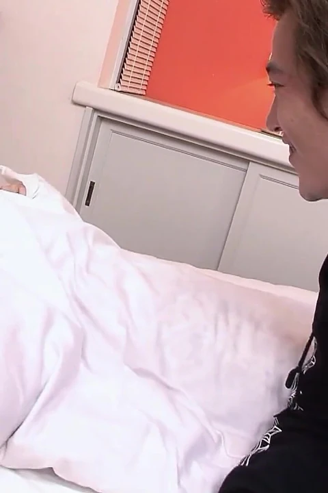 Üvey erkek kardeş son derece kıllı genç amcığını sikiyor emi