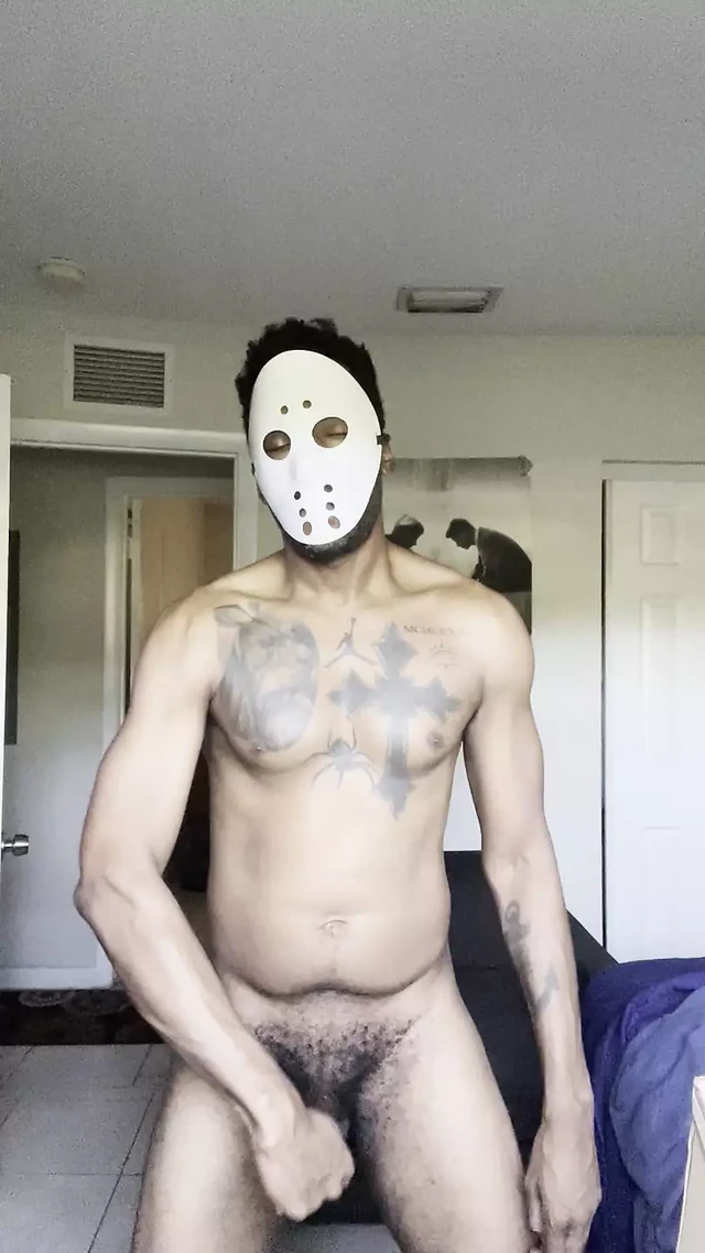 Поглаживаю и кончаю на пол