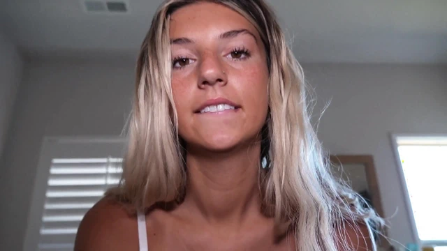 Üniversiteli kız arkadaşının yüzünü dölle kaplıyor!