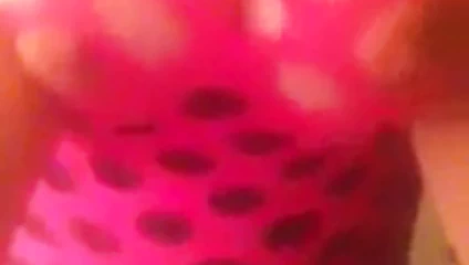 Küçük pembe elbise dansları