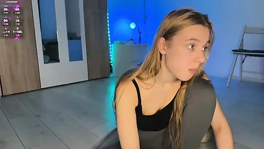 Zıplayan ve doğal göğüsleri tokatlayan