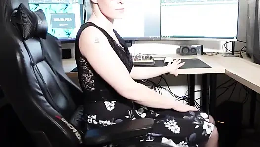 Ben senin azgın sekreterinim! İlk dilek videom! Zaten birkaç istek oldu, ama sonunda bir video isteği