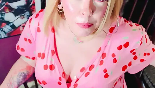 A Quick Cigarette With A Blonde Cutie! Smoking With Tina Snua