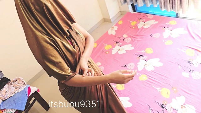 Hintli üvey baba masaj yapıyor ve yeni evli üvey kızla seks yapıyor