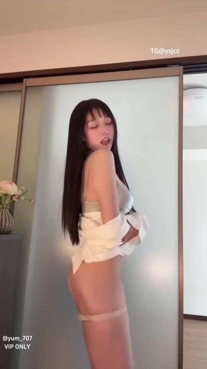 Güzel kız dans yapıyor | Klip 1