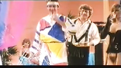 Aşk için Supergirls (1983)