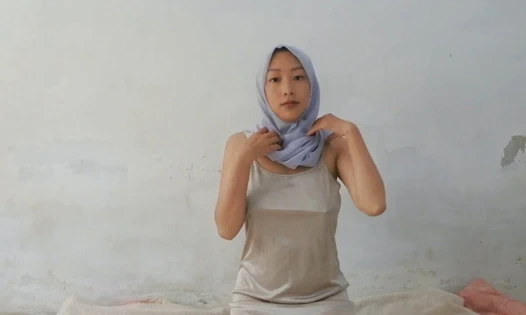 Tesettürlü pinay kız bakış açısı vücudunu seksi azdırıyor