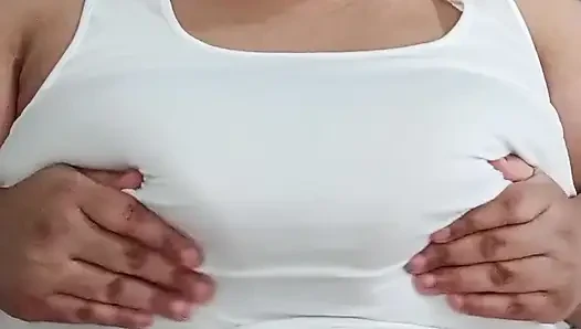 Beyaz tank üstü amcığımı sikiyorum