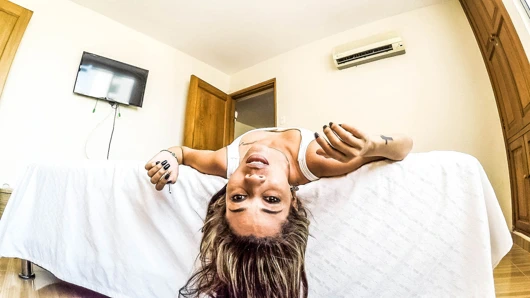 itaatkar latina döküm sahnesinde boğaz ve göt teslim olur