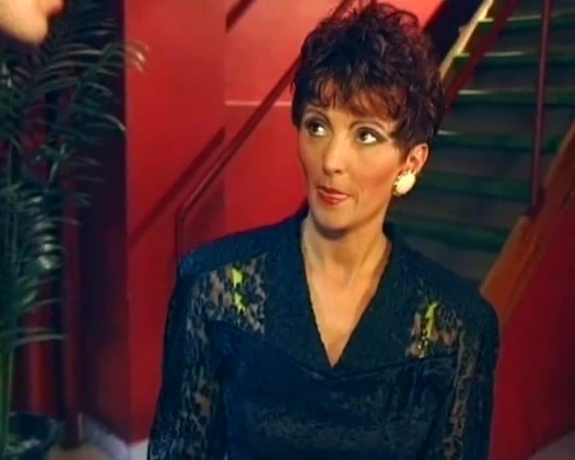 Olgun Alman sürtüğün ateşli anal sikişten sonra yüzüne boşalma