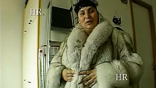 İtalyan 90'lı yaşlarında kıllı amcıklı kadınlar nasıl seks yapıyor #9