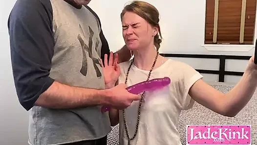 Amatör masum kız arkadaş dildo ağzını sikiyor