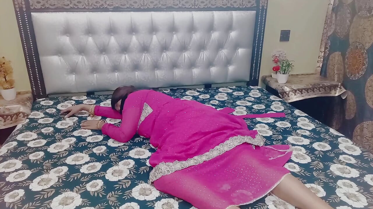 (Yüz Ortaya Çıkarma) Hintli desi ateşli orta yaşlı seksi kadın kaç kişi hizmetlerini biliyor Hintli desi xxxxx seks