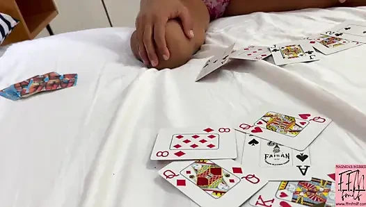 Üvey anne poker oynuyor