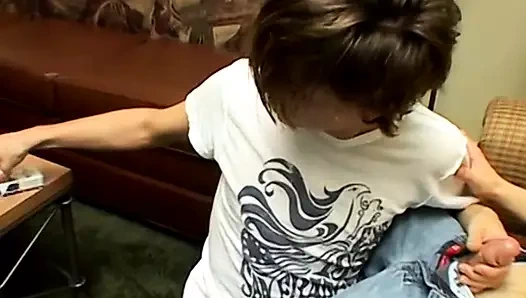 Smoker twink ayden james dövülerek sert sonra emme çük