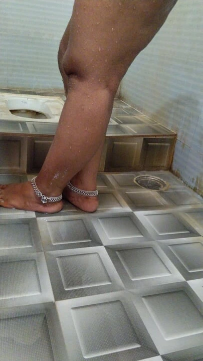 Hintli güzel ateşli baldız özel banyo yapıyor - gizli romantizm hd video