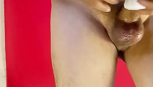 Güzel kız arkadaşım taşaklarımı emiyor