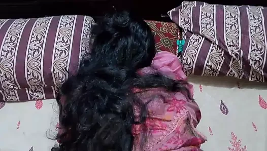 Hintli teyze oğlu arkadaşıyla seks yapıyor