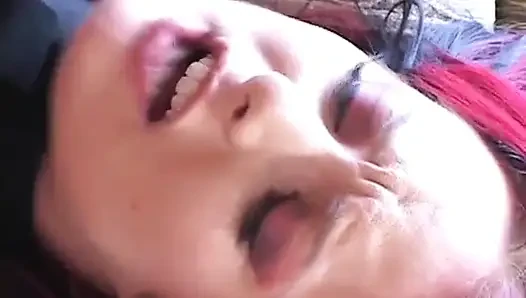 Klasik kızıl saçlı kız götünde büyük yarağı seviyor