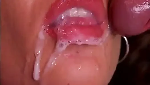 Ateşli İtalyan porno yıldızları iki sahnede memnun etmeye hevesli